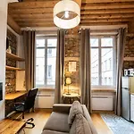Le Petit Imbert - Chaleureux Et Cozy 아파트